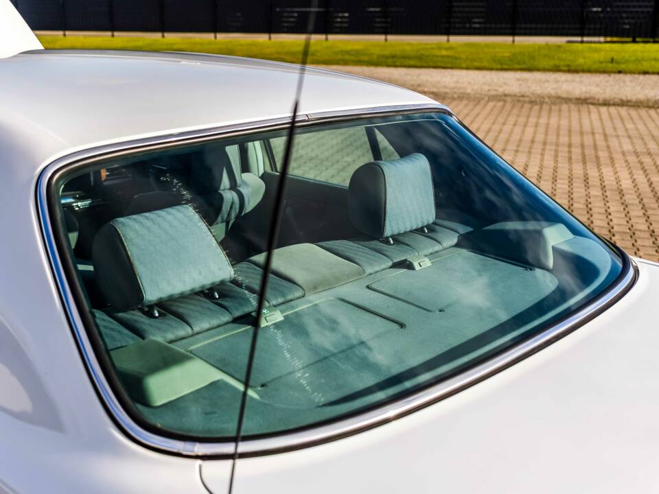 Image 82/175 of Mercedes-Benz 420 SE (1986)