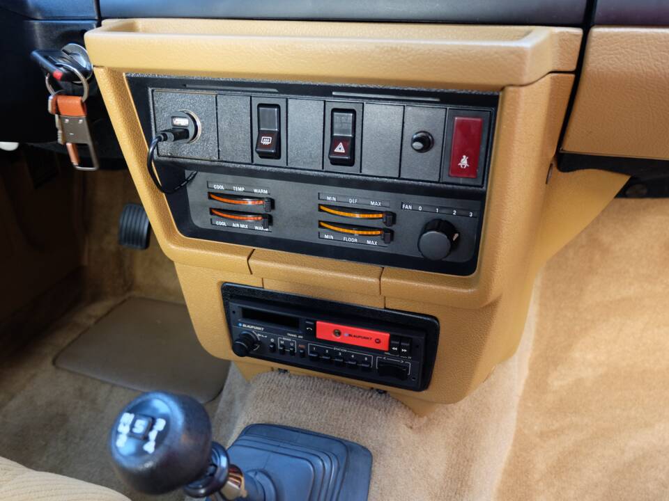 Image 29/75 de Volvo 240 (1986)