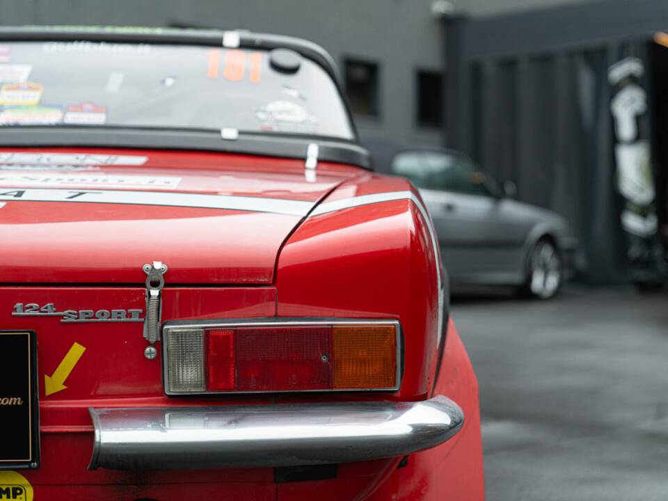 Bild 19/50 von FIAT 124 Sport Coupe (1974)