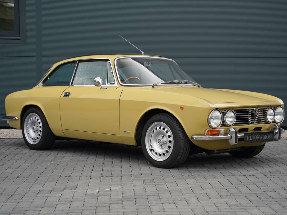 Bild 1/50 von Alfa Romeo 2000 GT Veloce (1975)