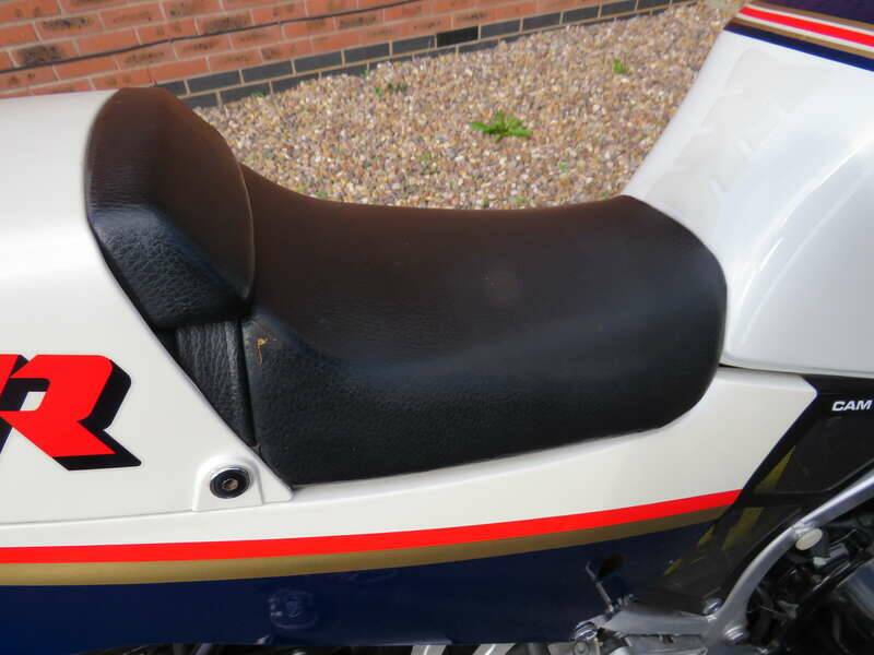 Bild 24/43 von Honda VF 1000RG (1988)
