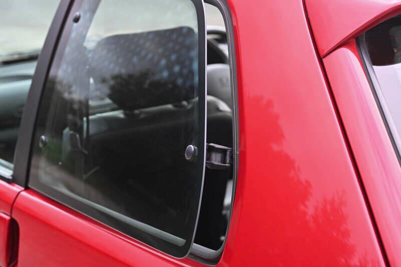Image 44/50 of Peugeot 106 1.6 GTI 16V (1998)