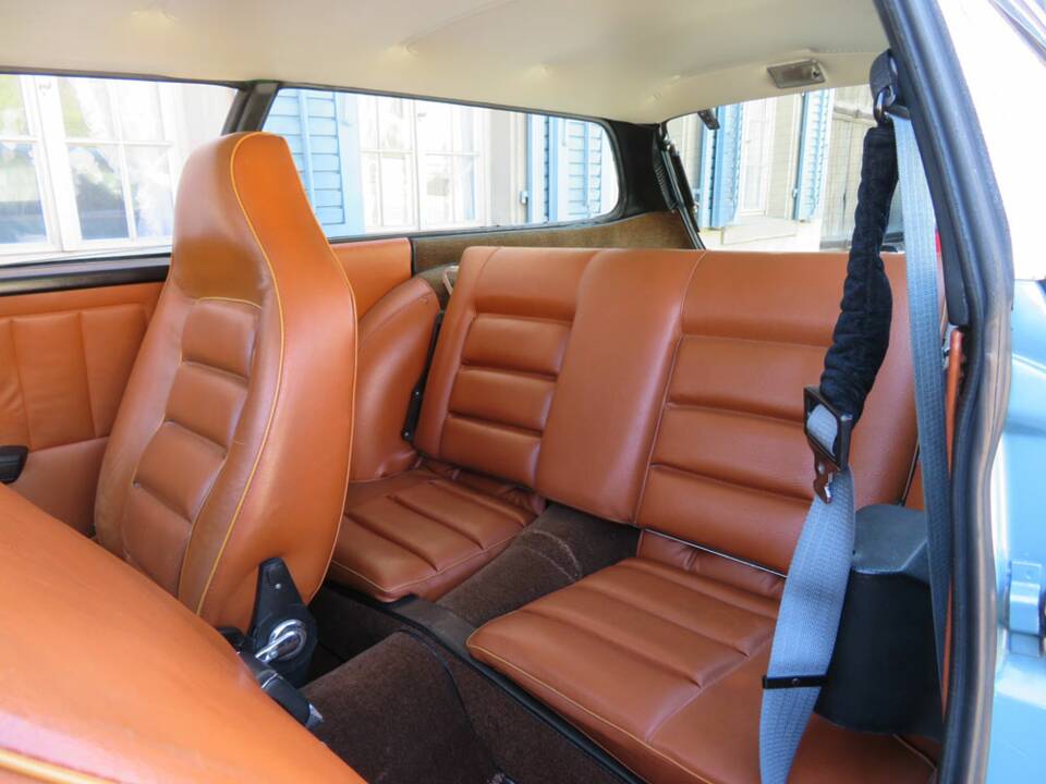 Image 8/16 of Volvo 1800 ES (1973)
