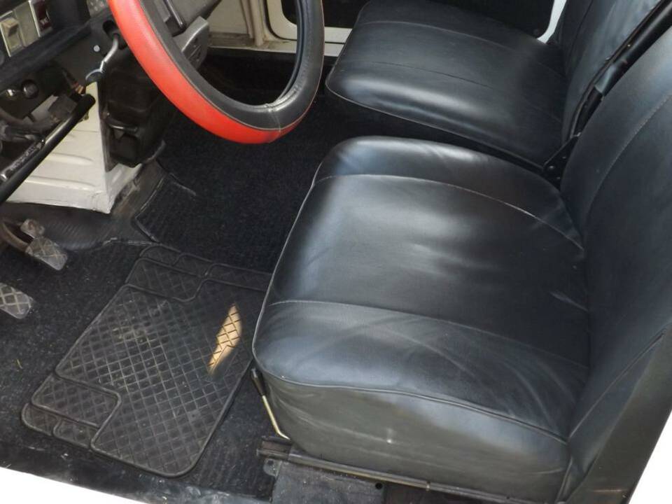 Image 34/44 of Renault R 4 F4 (1982)