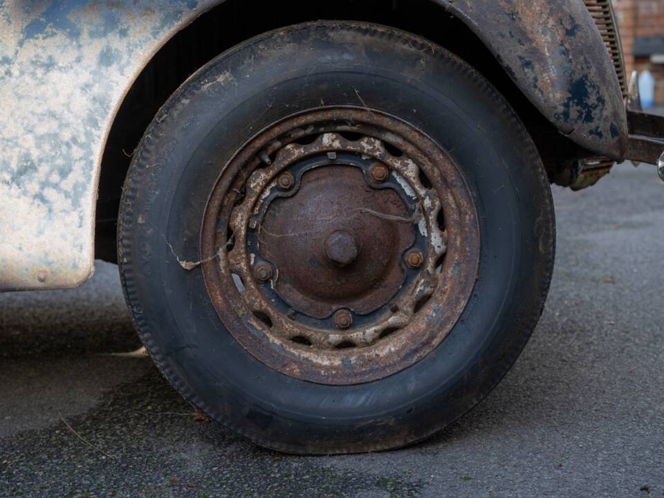 Image 21/134 of Ford V8 (1937)