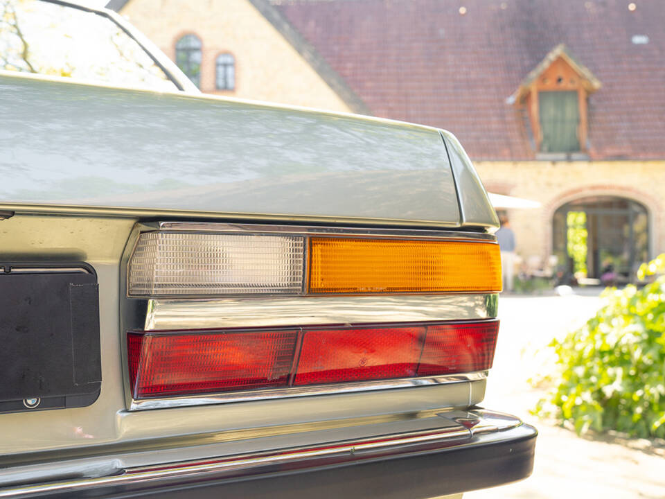 Image 23/63 of BMW 528i (1984)
