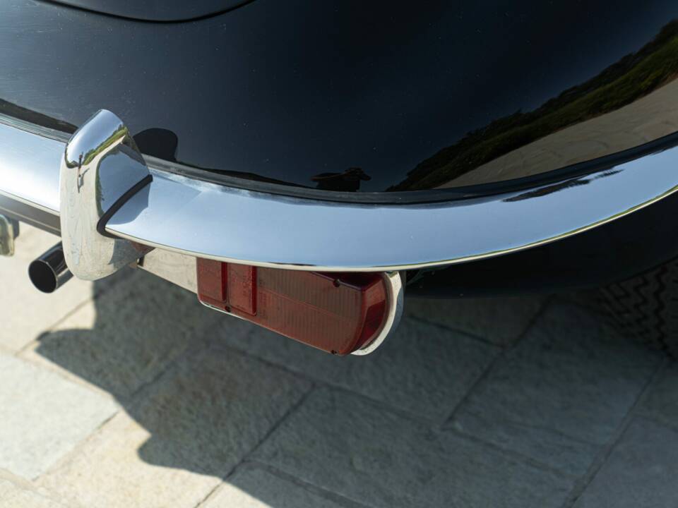 Image 24/50 de Jaguar E-Type (1968)