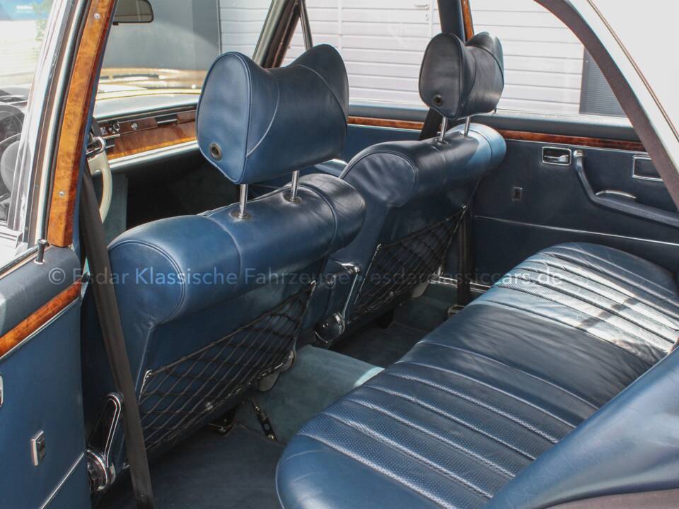 Image 22/35 de Mercedes-Benz 300 SEL 3.5 (1971)