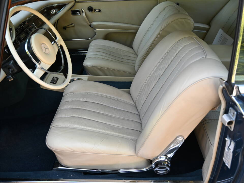 Immagine 9/17 di Mercedes-Benz 280 SE 3,5 (1971)