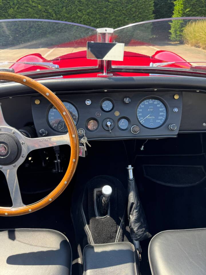 Image 29/34 of Jaguar XK 140 OTS (1955)