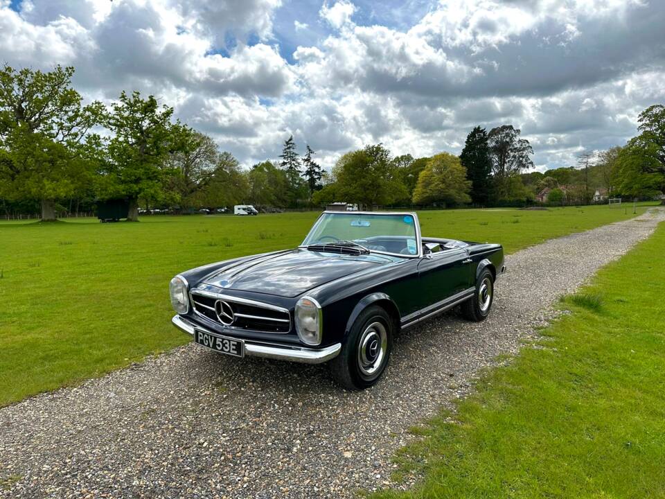 Image 16/50 de Mercedes-Benz 230 SL (1967)