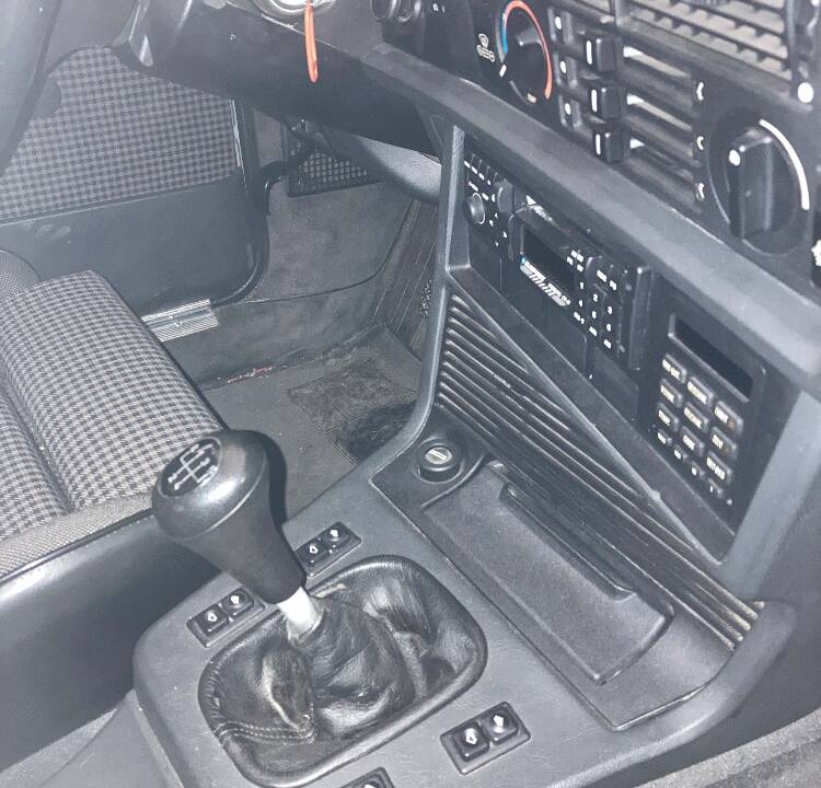 Bild 9/22 von BMW M 635 CSi (1987)