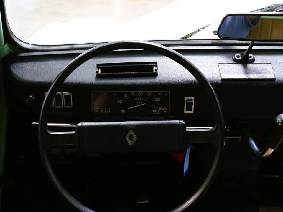 Image 20/33 de Renault R 4 TL (1981)