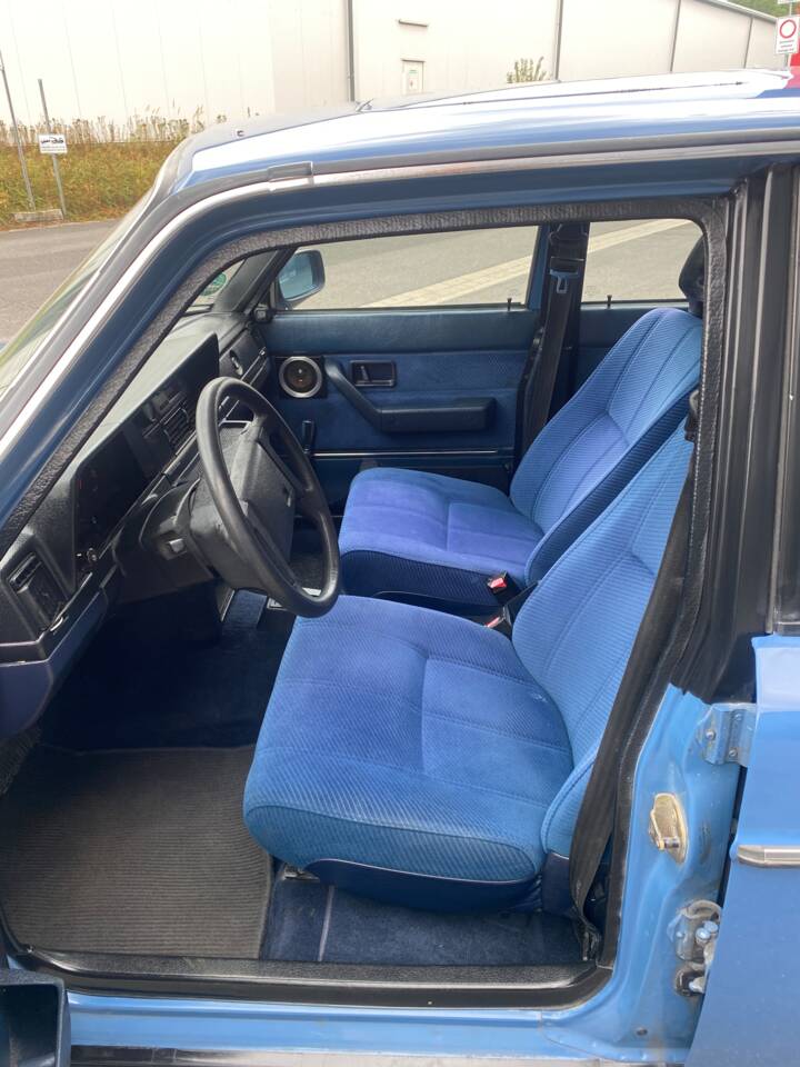 Imagen 8/13 de Volvo 240 (1988)