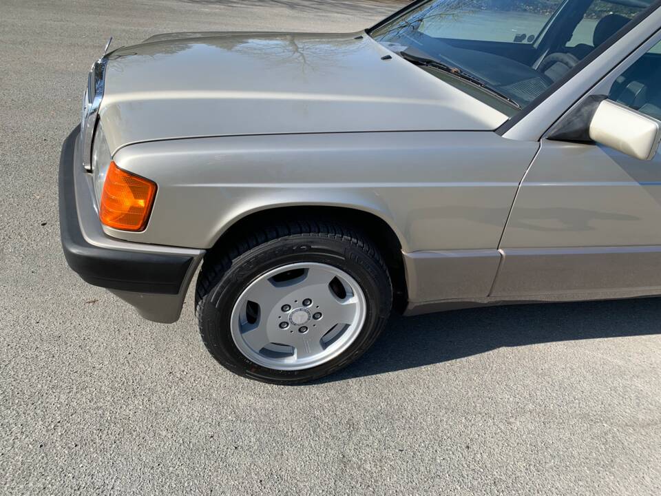 Bild 10/18 von Mercedes-Benz 190 E 1.8 (1991)