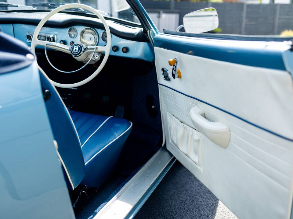 Image 46/50 of Volkswagen Karmann Ghia 1500 (1971)
