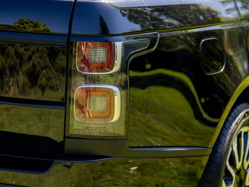 Image 17/49 of Land Rover Range Rover V8 Armoured (2022)