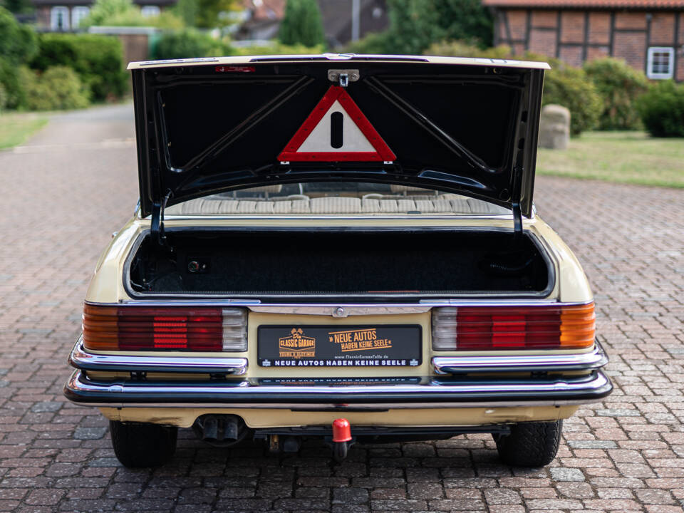 Image 17/40 of Mercedes-Benz 350 SE (1975)
