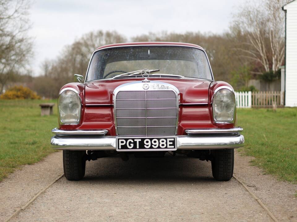 Image 6/50 of Mercedes-Benz 220 (1967)