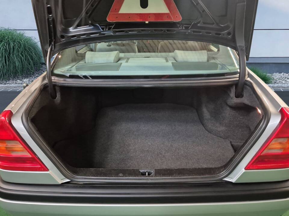 Bild 8/14 von Mercedes-Benz C 180 (1995)