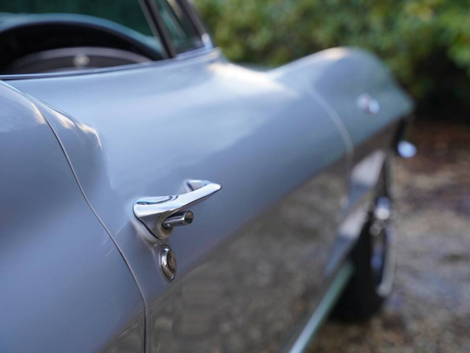 Image 13/50 of Chevrolet Corvette Sting Ray Convertible (1964)