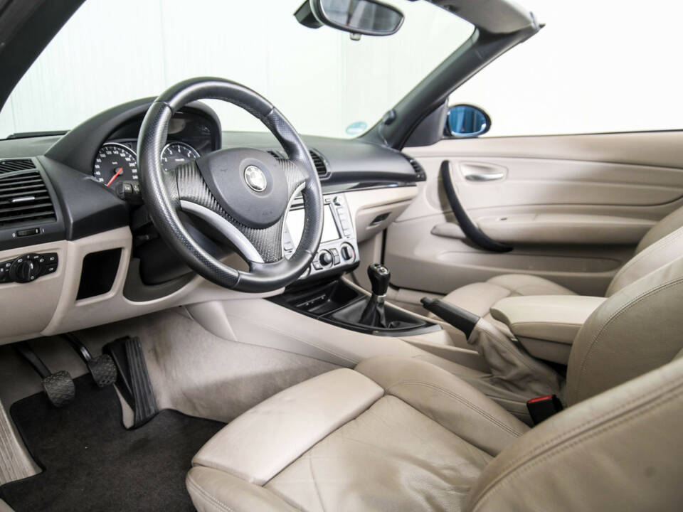 Image 11/50 of BMW 125i (2008)