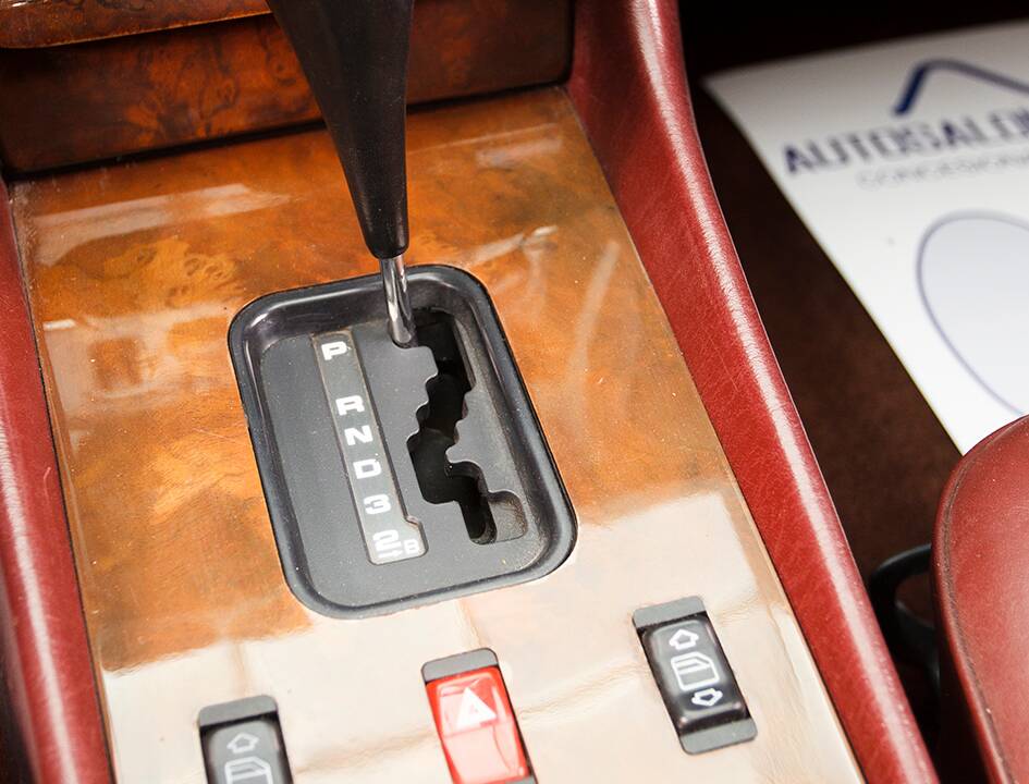 Image 34/48 of Mercedes-Benz 560 SL (1988)