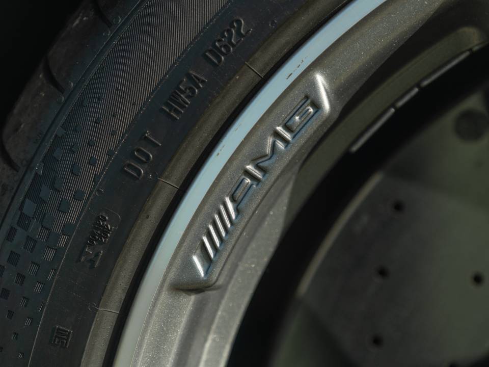 Image 19/50 of Mercedes-Benz SLS AMG (2014)