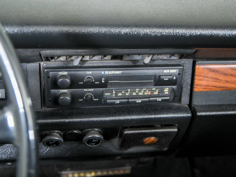 Bild 24/50 von Volkswagen Käfer 1303 LS (1976)