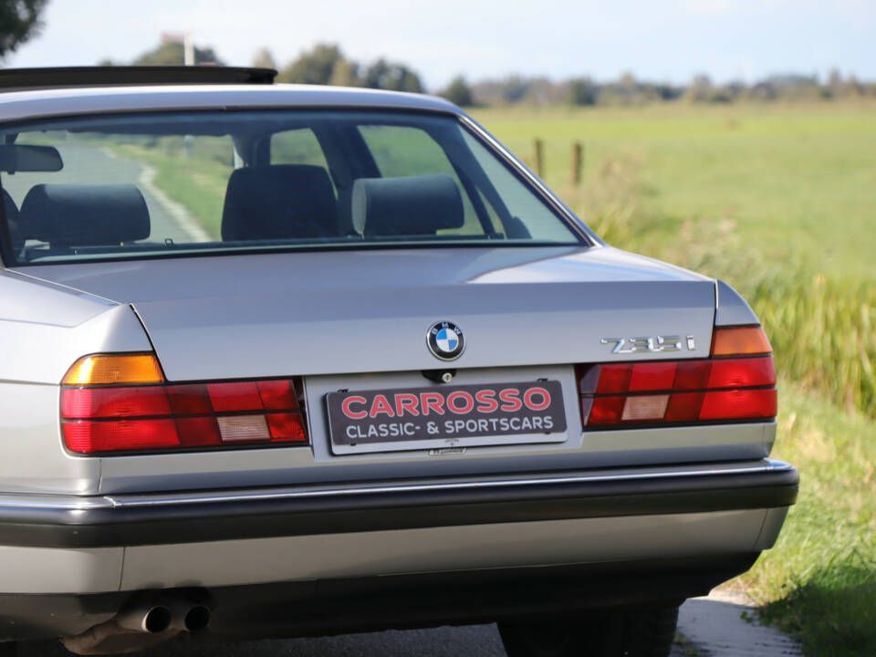 Image 21/41 de BMW 735i (1987)