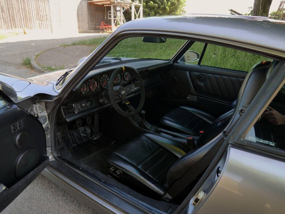 Immagine 18/31 di Porsche 911 Carrera 4 (1989)