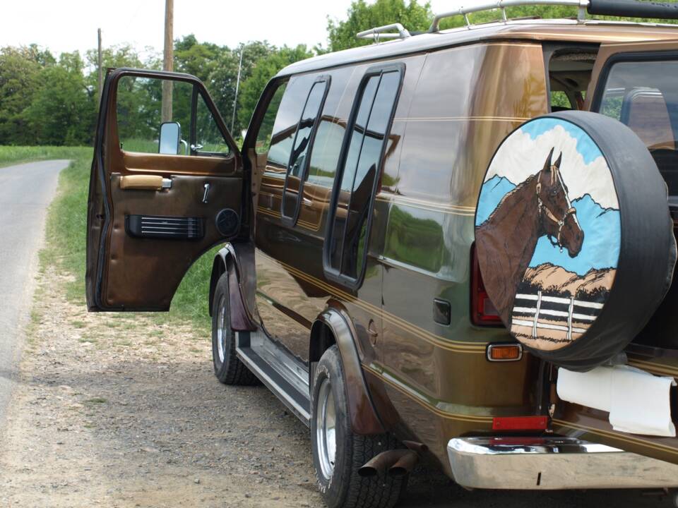 Immagine 24/143 di Dodge B 200 Sportsman (1978)