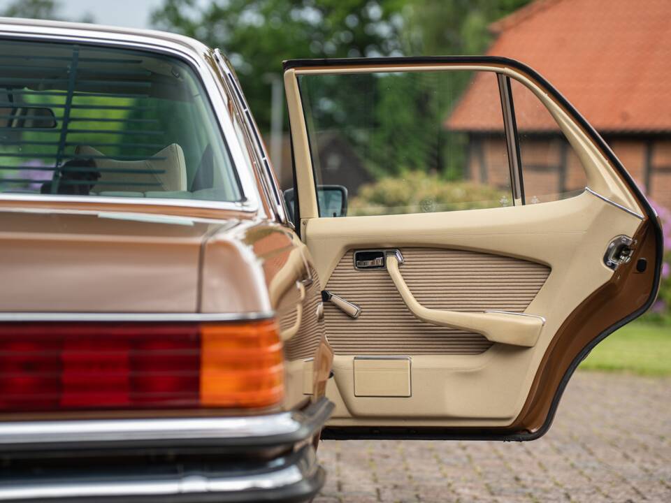 Image 38/81 of Mercedes-Benz 280 SE (1979)