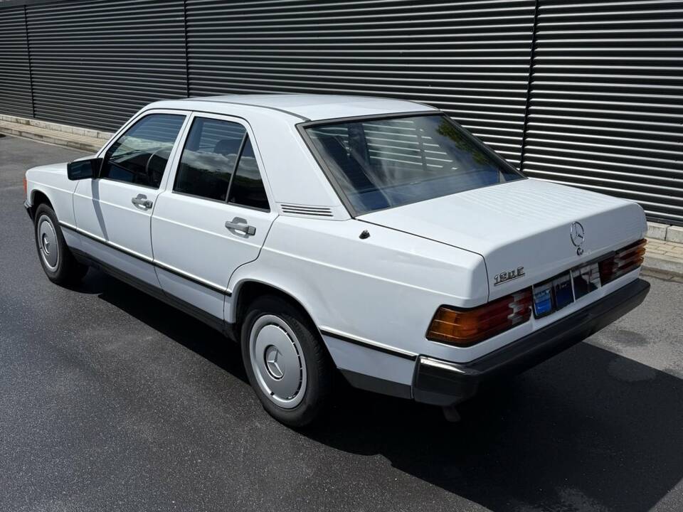 Bild 7/8 von Mercedes-Benz 190 E (1987)
