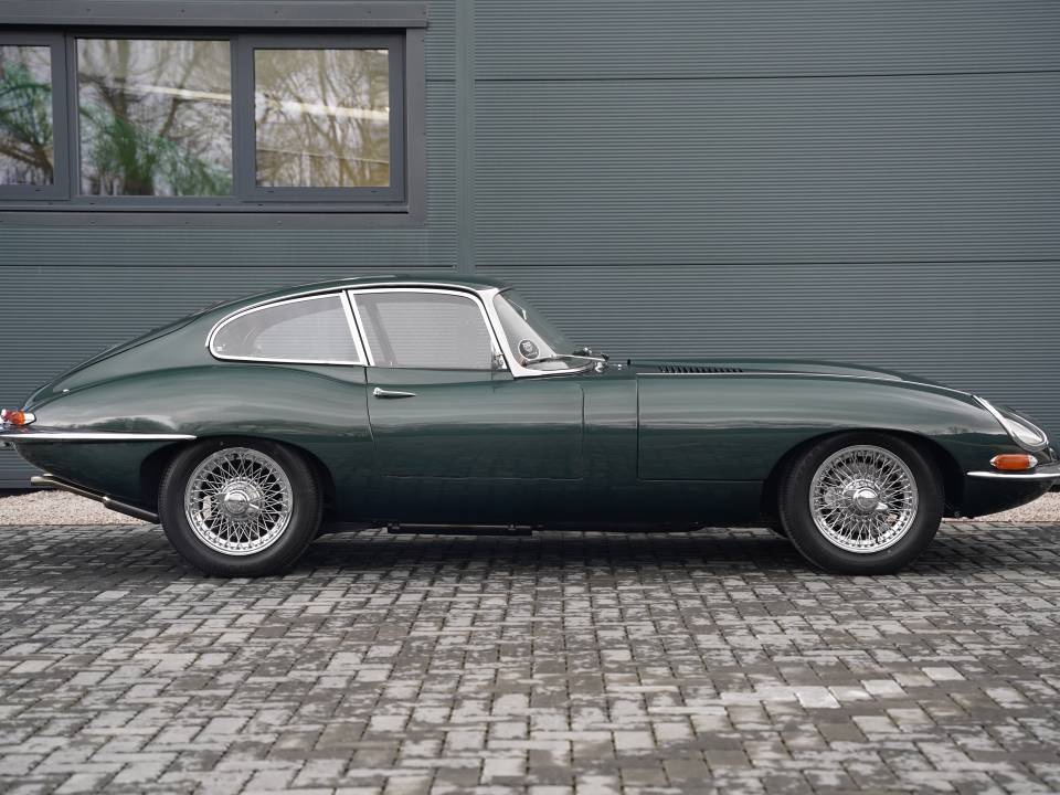 Image 3/50 de Jaguar E-Type 4.2 (1967)