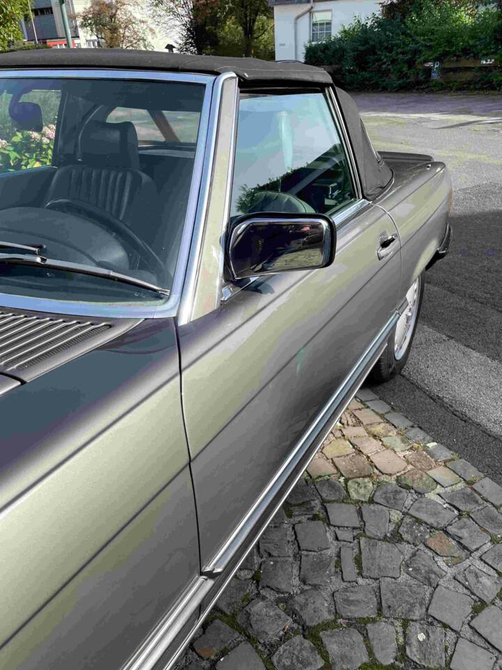 Immagine 9/56 di Mercedes-Benz 500 SL (1985)