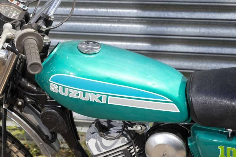 Image 8/15 of Suzuki DUMMY (1974)