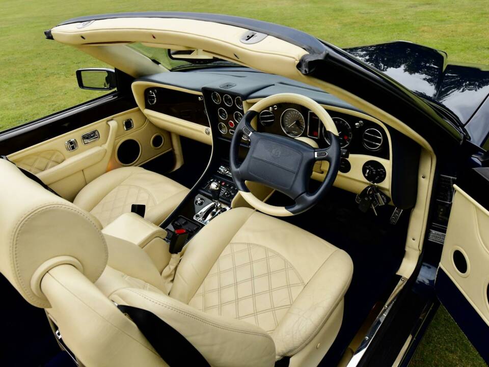 Immagine 26/50 di Bentley Azure Mulliner (2003)