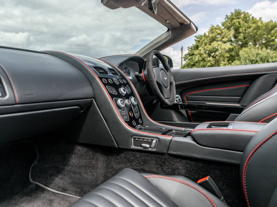 Bild 51/66 von Aston Martin DB 9 GT Volante (2016)