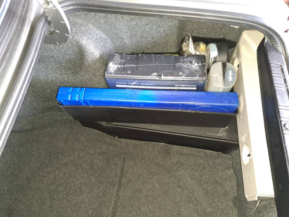 Image 13/15 of BMW 325e (1987)