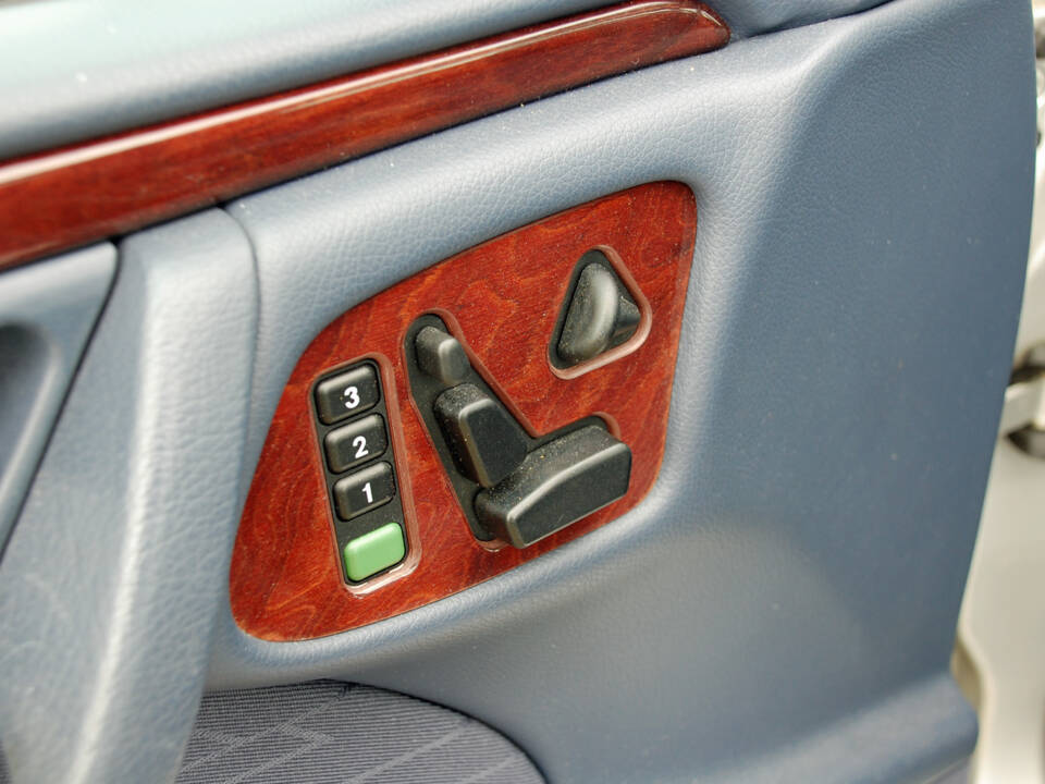 Imagen 24/34 de Mercedes-Benz E 240 (1999)