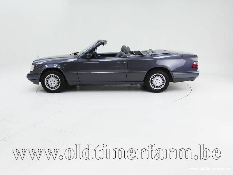 Image 8/15 of Mercedes-Benz E 220 (1995)