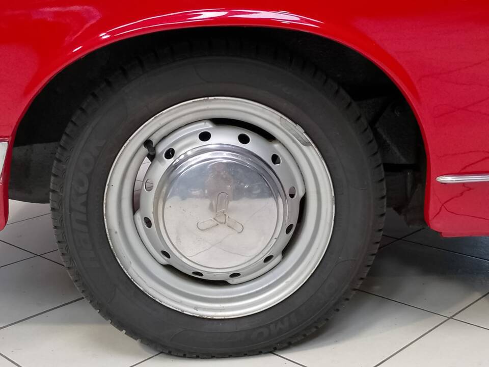 Image 32/47 of Innocenti 950 Spider (1962)