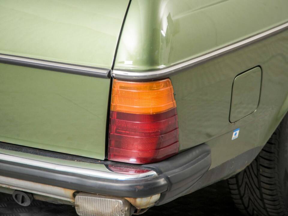 Afbeelding 31/50 van Mercedes-Benz 200 T (1982)