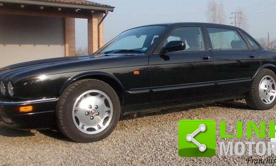 Immagine 1/7 di Jaguar XJ6 3.2 Sport (1995)