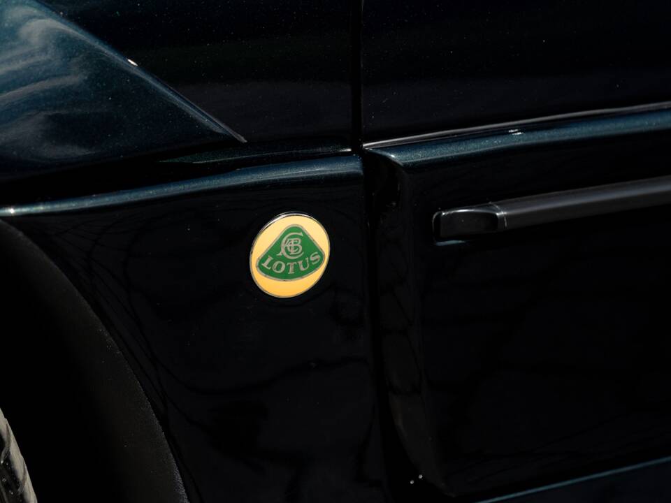 Image 22/75 of Lotus Carlton (1991)