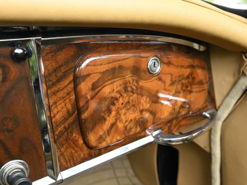 Immagine 48/50 di Jaguar XK 150 3.8 S DHC (1960)