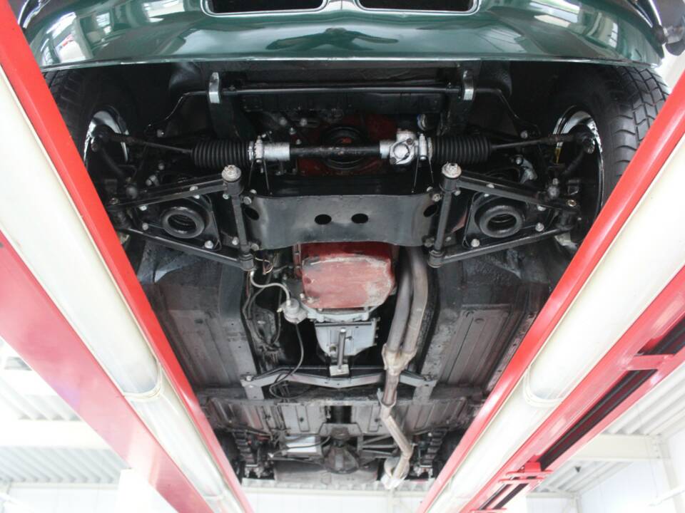 Image 14/50 of MG MGB (1974)