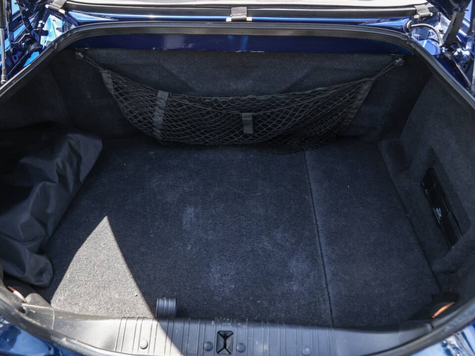 Image 19/36 of Jaguar XK8 4.0 (2001)