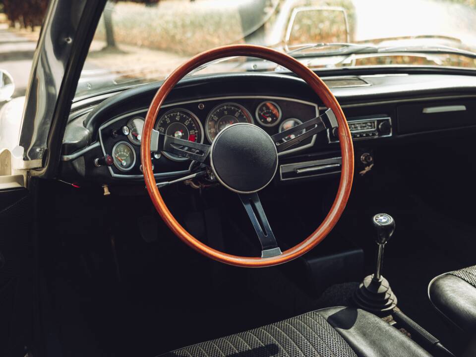 Bild 43/70 von BMW 1600 GT (1967)